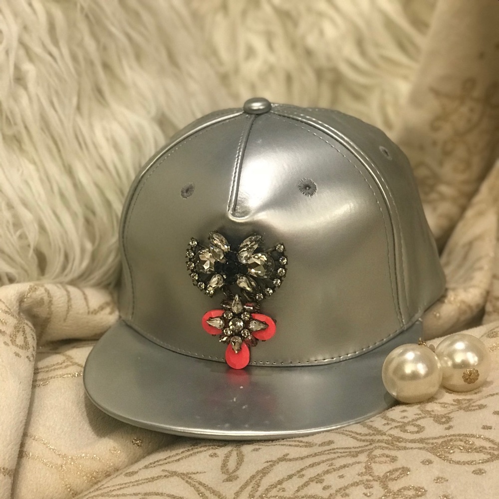💎Super Trendy Metallic Jeweled Hat💎NWT $40